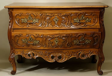 Carved-shaped-walnut-commode-Nimoise-Louis-XV